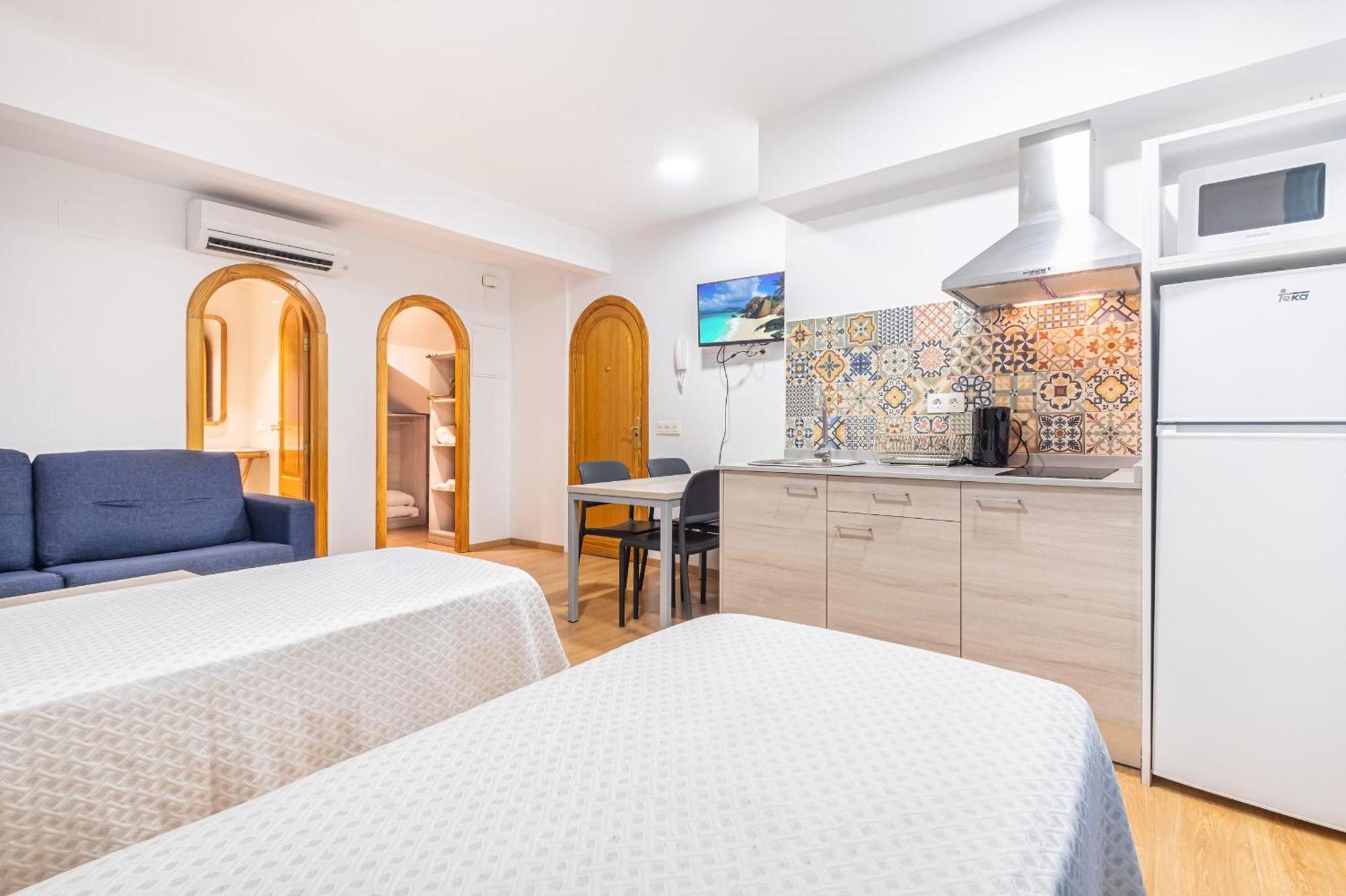 Apartamentos El Castell Benidorm Old-Town Esterno foto